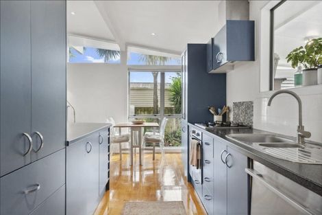 Photo of property in 90 Crawford Avenue, Mangere Bridge, Auckland, 2022