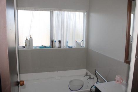 Photo of property in 49 Everglade Drive, Goodwood Heights, Auckland, 2105