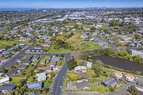 Photo of property in 94 Athena Drive, Totara Vale, Auckland, 0629