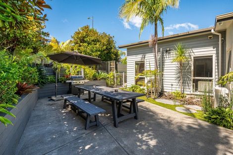 Photo of property in 29 Schopolo Place, Schnapper Rock, Auckland, 0632
