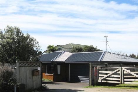 Photo of property in 32 Maddison Place, Welcome Bay, Tauranga, 3112