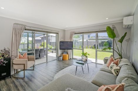 Photo of property in 2 Oscar Place, Whitianga, 3510