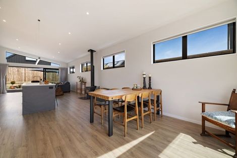 Photo of property in 4 Shallow Close, Jacks Point, 9371