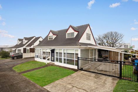 Photo of property in 1/216 Edmonton Road, Te Atatu South, Auckland, 0610