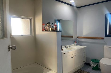 Photo of property in 28 Grove Road, Papakura, 2110