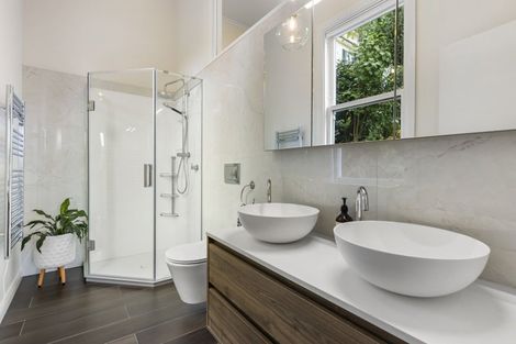 Photo of property in 21 Simla Crescent, Khandallah, Wellington, 6035