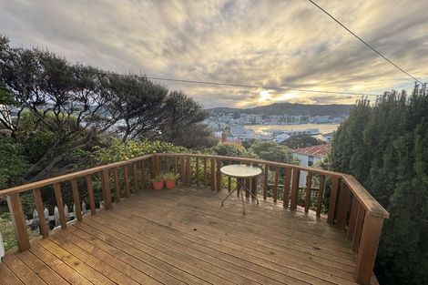 Photo of property in 27 Shannon Street, Mount Victoria, Wellington, 6011