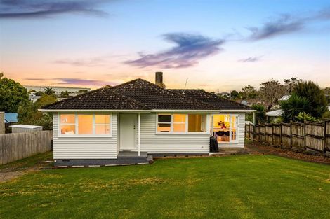 Photo of property in 24 Gill Avenue, Te Atatu Peninsula, Auckland, 0610
