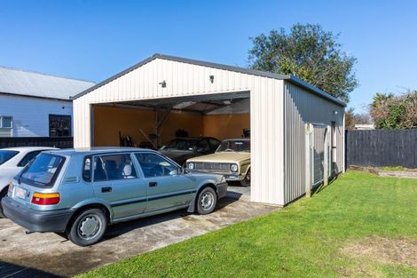 Photo of property in 16 Ross Street, Woodville, 4920