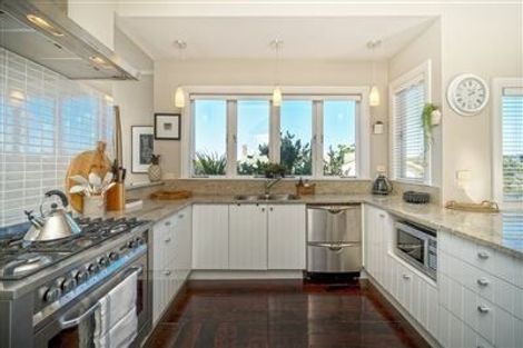 Photo of property in 41 Seaview Avenue, Northcote, Auckland, 0627