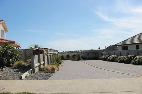 Photo of property in 8 Millennium Hill, Paraparaumu, 5032