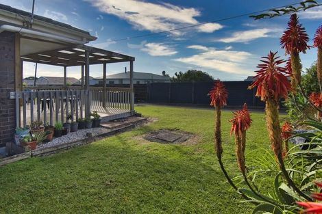 Photo of property in 2/56 Archibald Road, Kelston, Auckland, 0602