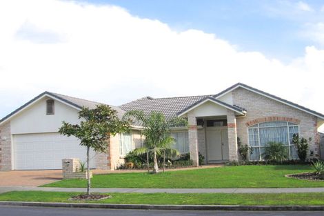 Photo of property in 32 Claremont Way, East Tamaki Heights, Auckland, 2016