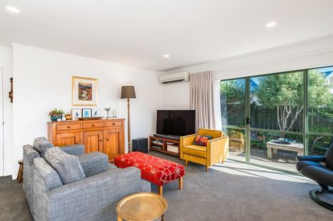 Photo of property in 7 Balmerino Grove, Waikanae, 5036