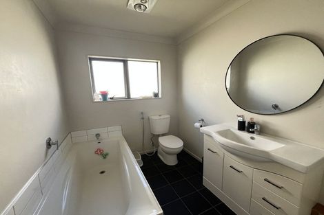 Photo of property in 3 Gennaker Lane, Whitby, Porirua, 5024