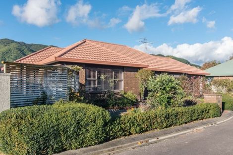 Photo of property in 1 Inverell Place, Waikanae, 5036