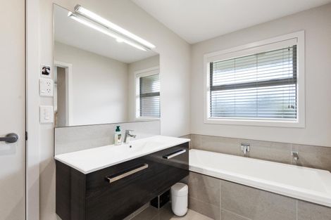 Photo of property in 16 Lilac Close, Cambridge, 3434