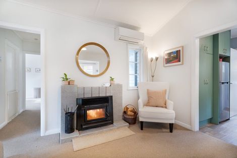 Photo of property in 35 Elmslie Road, Pinehaven, Upper Hutt, 5019