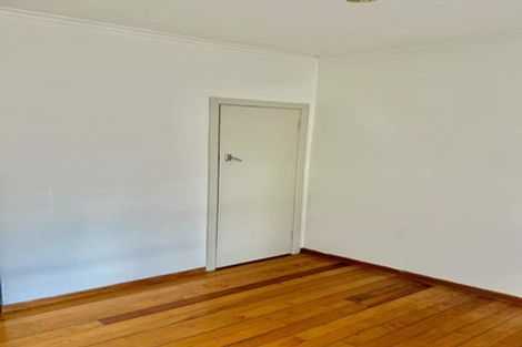 Photo of property in 32 Raleigh Road, Northcote, Auckland, 0627