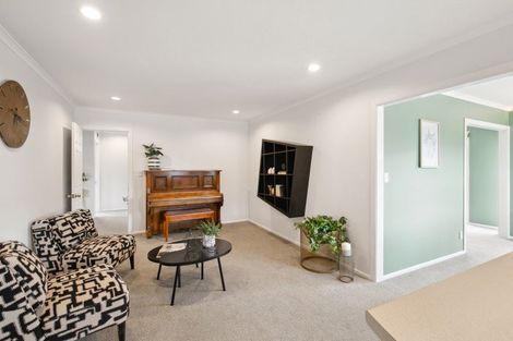 Photo of property in 116 Woodman Drive, Tawa, Wellington, 5028