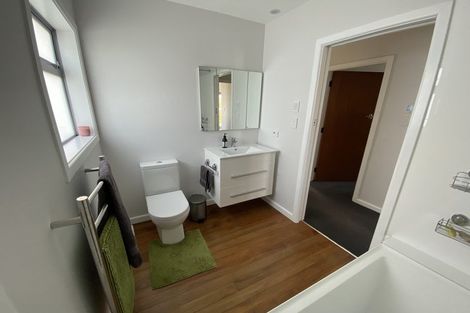 Photo of property in 86 Ruskin Road, Newlands, Wellington, 6037