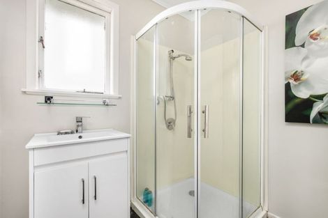 Photo of property in 16 Montmere Avenue, Te Atatu Peninsula, Auckland, 0610