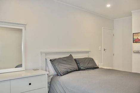 Photo of property in 70 Kaurilands Road, Titirangi, Auckland, 0604