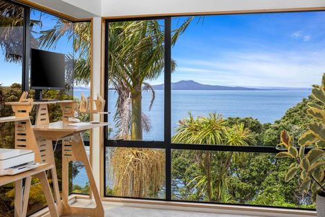 Photo of property in 2/19 Churchill Road, Murrays Bay, Auckland, 0630