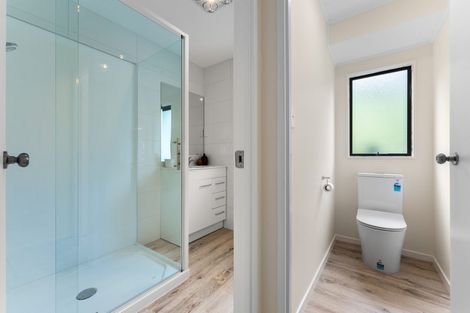 Photo of property in 2/16 Kupari Place, Totara Vale, Auckland, 0629