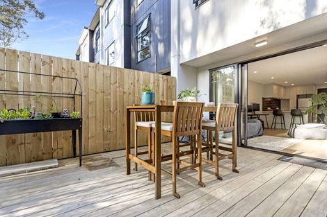 Photo of property in 27 Tokai Place, Glen Eden, 0602