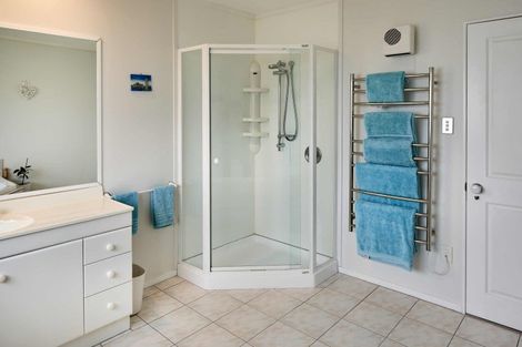 Photo of property in 19 Samwell Drive, Whitby, Porirua, 5024