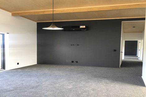 Photo of property in 23 Welland Place, Island Bay, Wellington, 6023