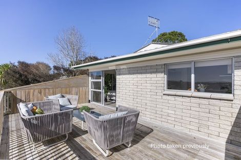 Photo of property in 8b Havana Place, Glenfield, Auckland, 0629