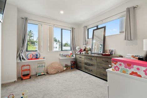 Photo of property in 75 Morihana Close, Glen Eden, 0602