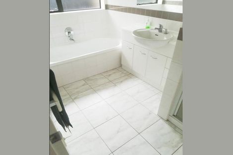 Photo of property in 24 Newinn Crescent, East Tamaki Heights, Auckland, 2016