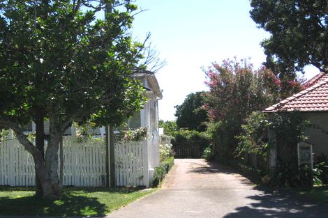 Photo of property in 1/8 Ocean View Road, Milford, Auckland, 0620