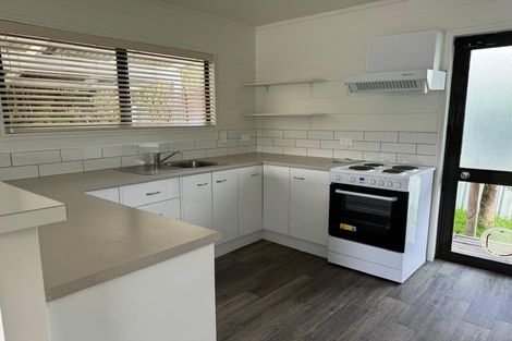 Photo of property in 17a Leaming Place, Clarks Beach, 2122