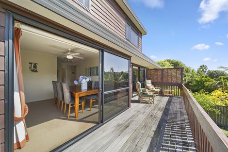 Photo of property in 93a Botany Road, Botany Downs, Auckland, 2010