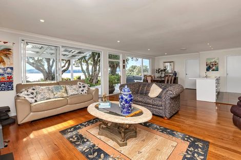 Photo of property in 22 Karoro Road, One Tree Point, 0118