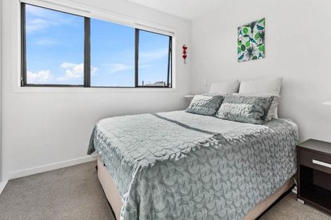 Photo of property in 8/35 Garadice Road, Rothesay Bay, Auckland, 0630