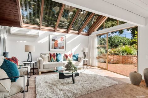 Photo of property in 7 Cobblestone Lane, Hillcrest, Auckland, 0627