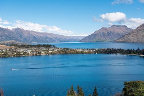 Photo of property in 8 Peregrine Place, Queenstown, 9300