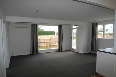 Photo of property in 17 Hemara Street, Waikanae Beach, Waikanae, 5036