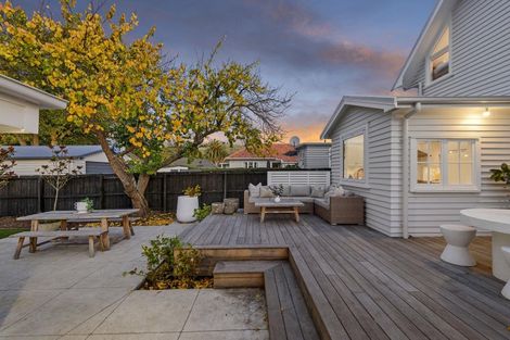 Photo of property in 64 Wilsons Road, Saint Martins, Christchurch, 8022