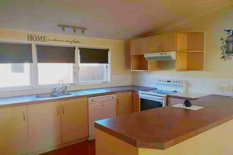 Photo of property in 10 Clendon Place, Manurewa, Auckland, 2102