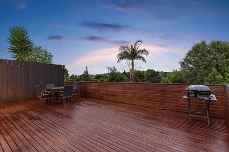 Photo of property in 16 Kashmir Road, Glen Eden, Auckland, 0602