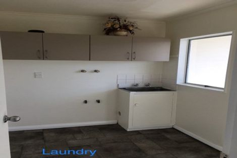 Photo of property in 34 Somes Crescent, Newlands, Wellington, 6037
