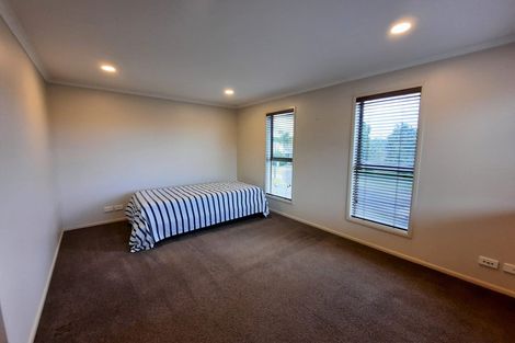 Photo of property in 10 Newbury Place, Schnapper Rock, Auckland, 0632