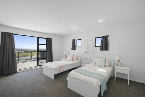 Photo of property in 8 Valley View, Mount Pleasant, Christchurch, 8081