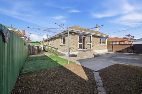 Photo of property in 132 Macandrew Road, South Dunedin, Dunedin, 9012